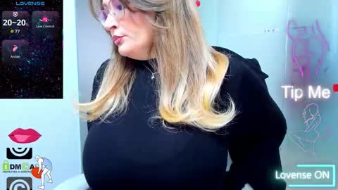 evelyne_rose online show from March 16, 2026, 5:44 am