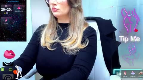 evelyne_rose online show from April 9, 2026, 5:07 am