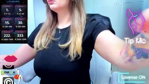 evelyne_rose online show from May 29, 2026, 5:27 am