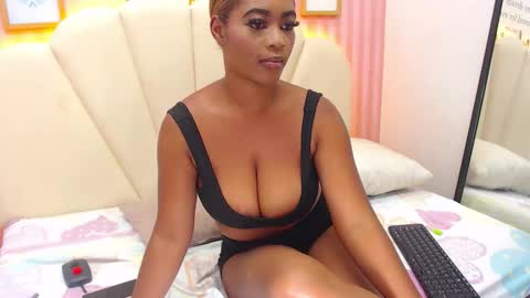 Snapshot of evelynheather_ chatting on October 16, 2025, 7:31 am Saray online show from October 16, 2025, 7:31 am