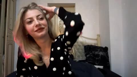 Snapshot of evelynkaluzny chatting on February 22, 2026, 5:33 pm Mia online show from February 22, 2026, 5:33 pm