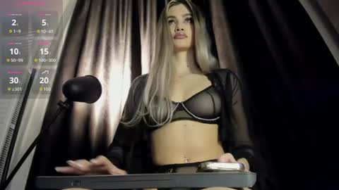 Evelynvlove online show from June 29, 2026, 7:47 pm