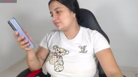 Snapshot of evemilk chatting on December 20, 2024, 1:00 pm evelin 3 online show from December 20, 2024, 1:00 pm