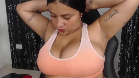 Snapshot of evemilk chatting on March 9, 2025, 9:36 pm evelin 3 online show from March 9, 2025, 9:36 pm