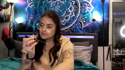 Aly online show from December 6, 2024, 10:52 pm