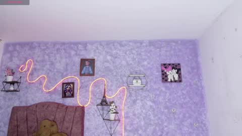 everlin__hot_ online show from April 19, 2026, 4:12 am