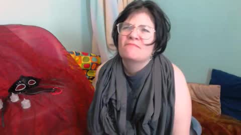 Everly online show from December 15, 2025, 5:23 am