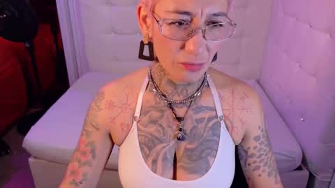 Snapshot of everlyn_sexx chatting on February 20, 2026, 11:54 am everlyn_sexx online show from February 20, 2026, 11:54 am