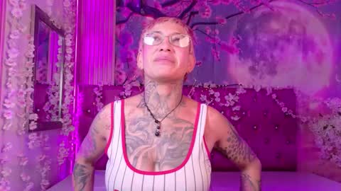 Snapshot of everlyn_sexx chatting on February 22, 2026, 1:31 pm everlyn_sexx online show from February 22, 2026, 1:31 pm