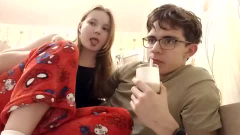 Evgeniy and Anna online show from February 4, 2026, 7:53 pm