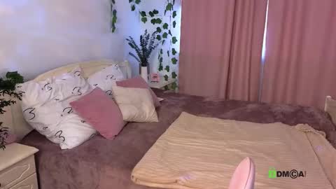 evi_brook online show from September 27, 2025, 9:47 am