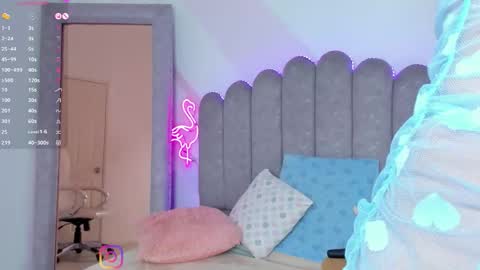 My name is Evie  nice to meet you  really get to know me better private is open  online show from November 19, 2025, 12:10 am