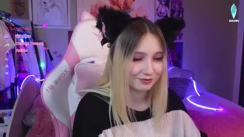 Evie online show from December 12, 2024, 8:53 pm