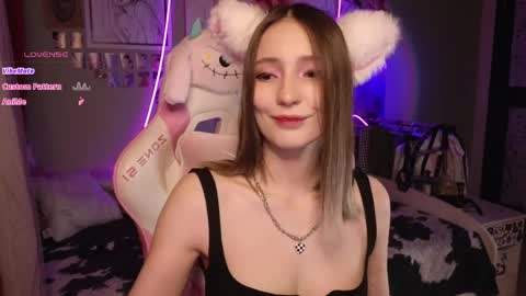 Evie online show from April 4, 2026, 9:45 pm