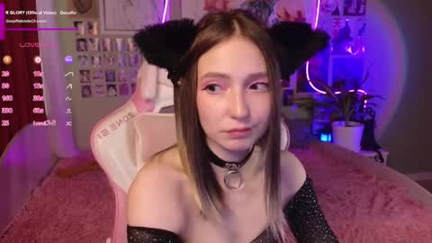 Snapshot of evie_rosen chatting on May 8, 2026, 12:21 pm Evie online show from May 8, 2026, 12:21 pm
