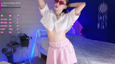 Evie online show from July 6, 2026, 7:05 pm