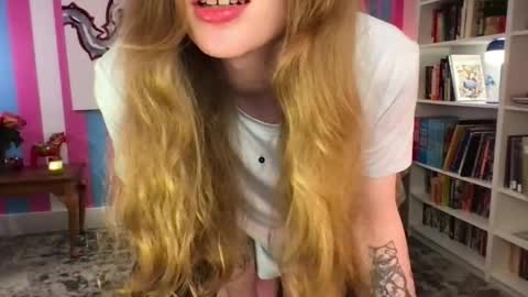 Evie3 online show from April 7, 2026, 4:46 am