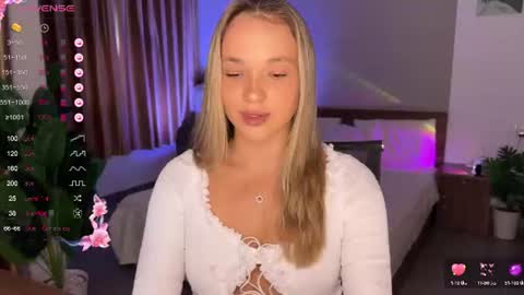 Snapshot of evielina chatting on June 19, 2026, 11:52 pm evielina online show from June 19, 2026, 11:52 pm