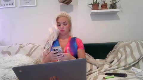 Badblondebunny online show from May 4, 2026, 12:28 am