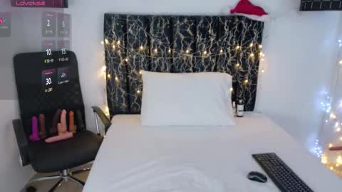 evvaa_moon online show from December 16, 2025, 12:32 pm