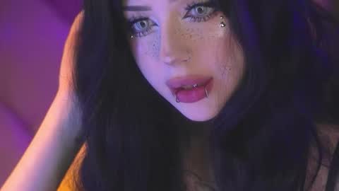 Alyson online show from January 5, 2026, 8:01 pm