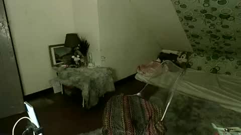 exoticapril01 online show from December 21, 2025, 1:40 pm