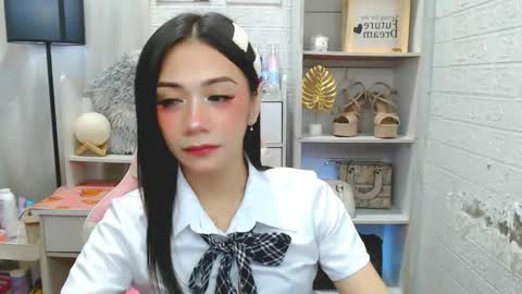 exotictssavie online show from November 26, 2025, 12:11 am