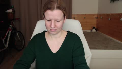 Crystal online show from December 3, 2024, 2:27 pm