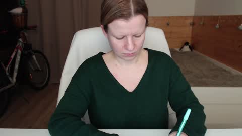 Crystal online show from December 3, 2024, 11:57 pm