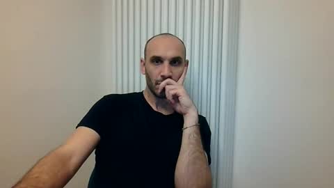 Extro online show from April 3, 2026, 9:24 pm