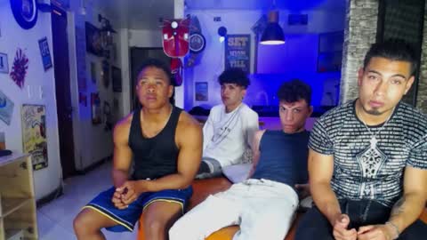 Snapshot of extrangers chatting on December 17, 2024, 12:11 pm extrangers online show from December 17, 2024, 12:11 pm