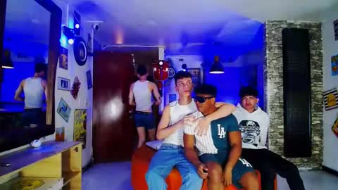 Snapshot of extrangers chatting on January 5, 2025, 12:10 pm extrangers online show from January 5, 2025, 12:10 pm