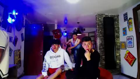 Snapshot of extrangers chatting on January 19, 2025, 12:06 pm extrangers online show from January 19, 2025, 12:06 pm