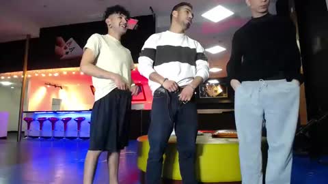 Snapshot of extrangers chatting on February 16, 2025, 12:10 pm extrangers online show from February 16, 2025, 12:10 pm