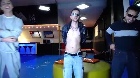 Snapshot of extrangers chatting on March 10, 2025, 12:04 pm extrangers online show from March 10, 2025, 12:04 pm