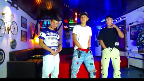 extrangers online show from December 15, 2025, 1:15 pm