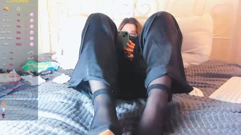 Snapshot of eyescomet chatting on December 3, 2024, 1:21 pm Im sensual so I act on the situation online show from December 3, 2024, 1:21 pm