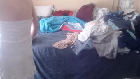 eyeswall0w online show from September 27, 2025, 2:55 pm