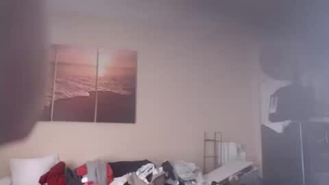 eyeswall0w online show from October 10, 2025, 3:00 pm