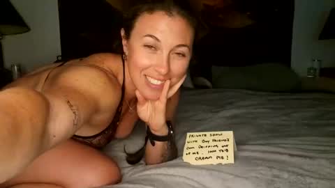 Snapshot of ezbreezy13 chatting on May 13, 2026, 2:42 am ezbreezy13 online show from May 13, 2026, 2:42 am