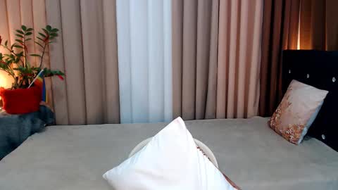 UR SWEET EZRA online show from December 8, 2024, 11:14 am