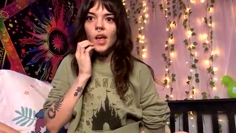 Snapshot of faerienugs chatting on September 24, 2025, 11:41 pm Faerie 3 online show from September 24, 2025, 11:41 pm