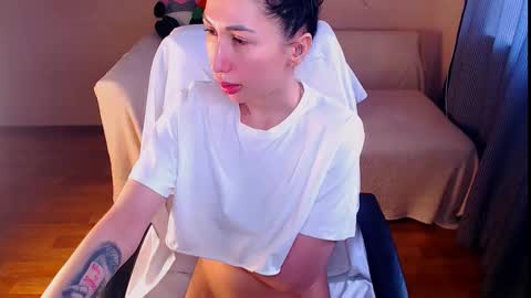 Elli  online show from March 21, 2026, 12:32 pm