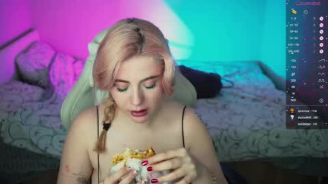 Vi  online show from March 12, 2025, 6:55 pm