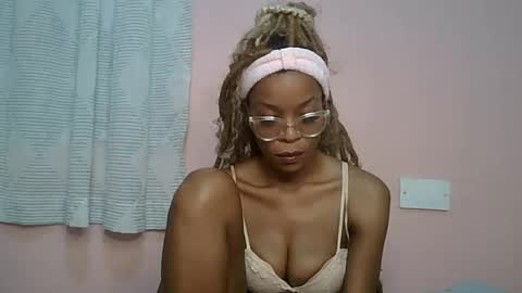 faizah_ online show from May 25, 2026, 9:21 pm