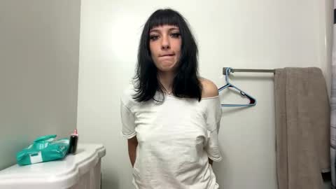 Snapshot of fallfor_lilly chatting on November 26, 2025, 3:18 am Lilly online show from November 26, 2025, 3:18 am