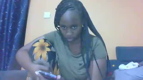 Snapshot of famous_bear chatting on February 22, 2026, 2:37 pm famous_bear online show from February 22, 2026, 2:37 pm