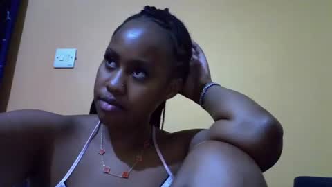Snapshot of famous_bear chatting on February 26, 2026, 1:04 am famous_bear online show from February 26, 2026, 1:04 am