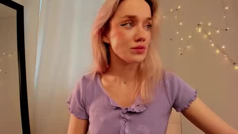 fancyamelia online show from September 19, 2025, 12:28 pm