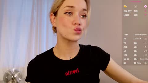 fancyamelia online show from October 7, 2025, 1:19 pm